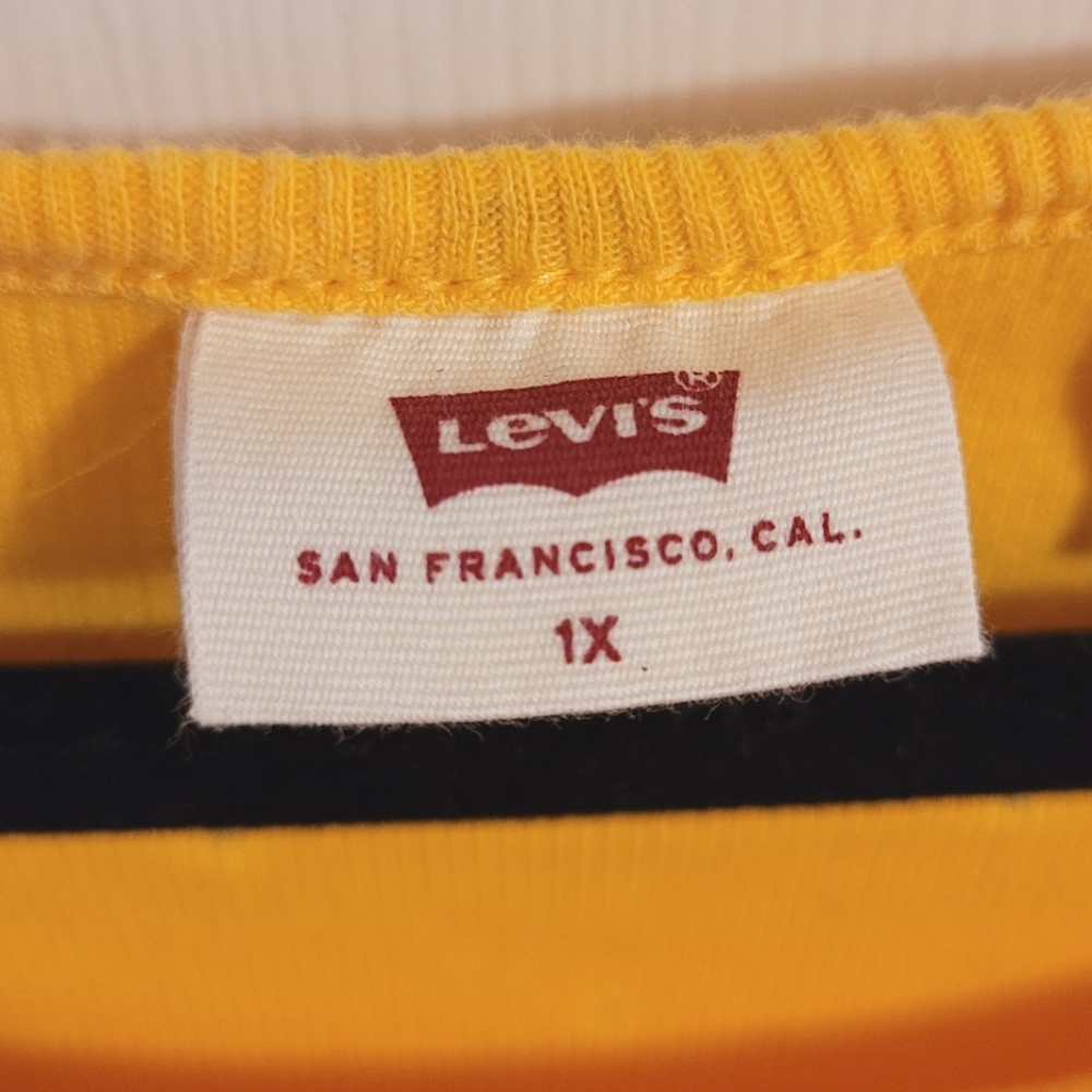 Levi's Ribbed Tee - Picture 4 of 5